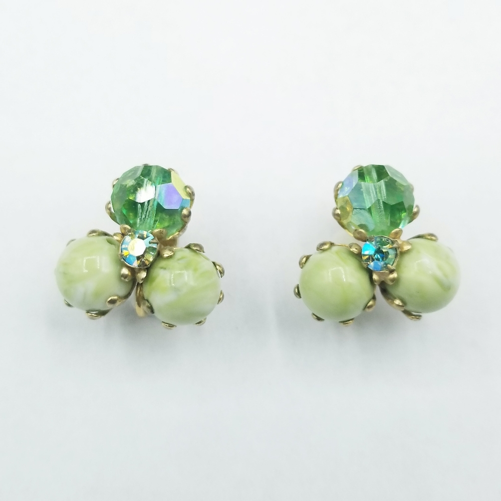 Vintage green Aurora Borealis clip earrings - Picture 2 of 7